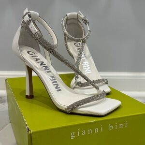 NWT - Ginanni Bini Evallinaah Rhinestone Ankle Strap Square Toe Sandals